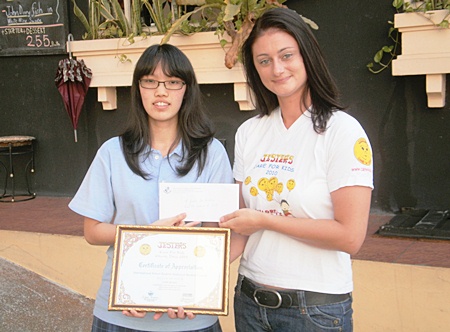 Jenjira Yossomsakdi (left), president of the I.S.E. High School Student Council donates the school’s Silver Sponsorship and receives a certificate of appreciation from Deborah Philbrook representing Jesters Care for Kids 2011.